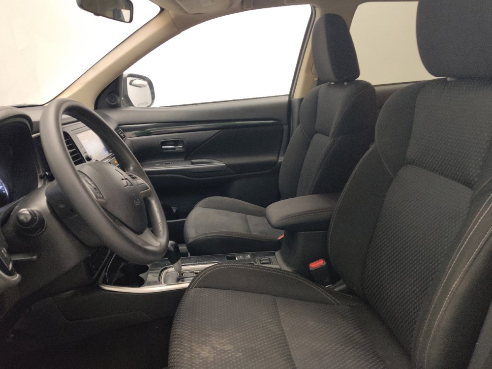 Used 2019 Mitsubishi Outlander ES FWD image 17