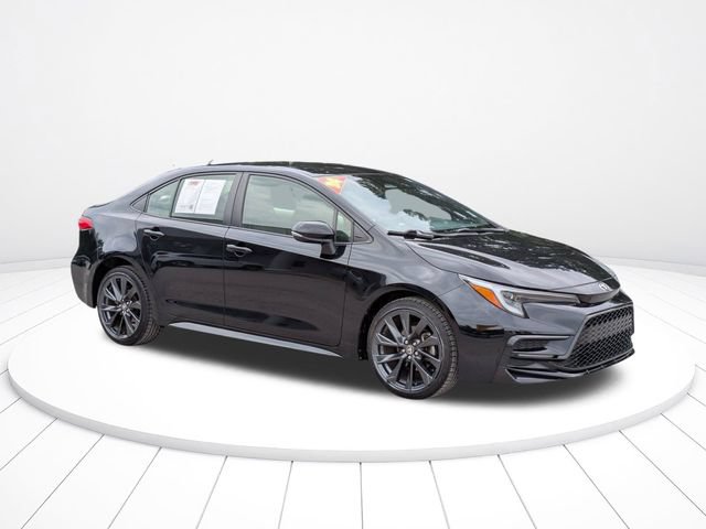 Used 2024 Toyota Corolla SE FWD image 2