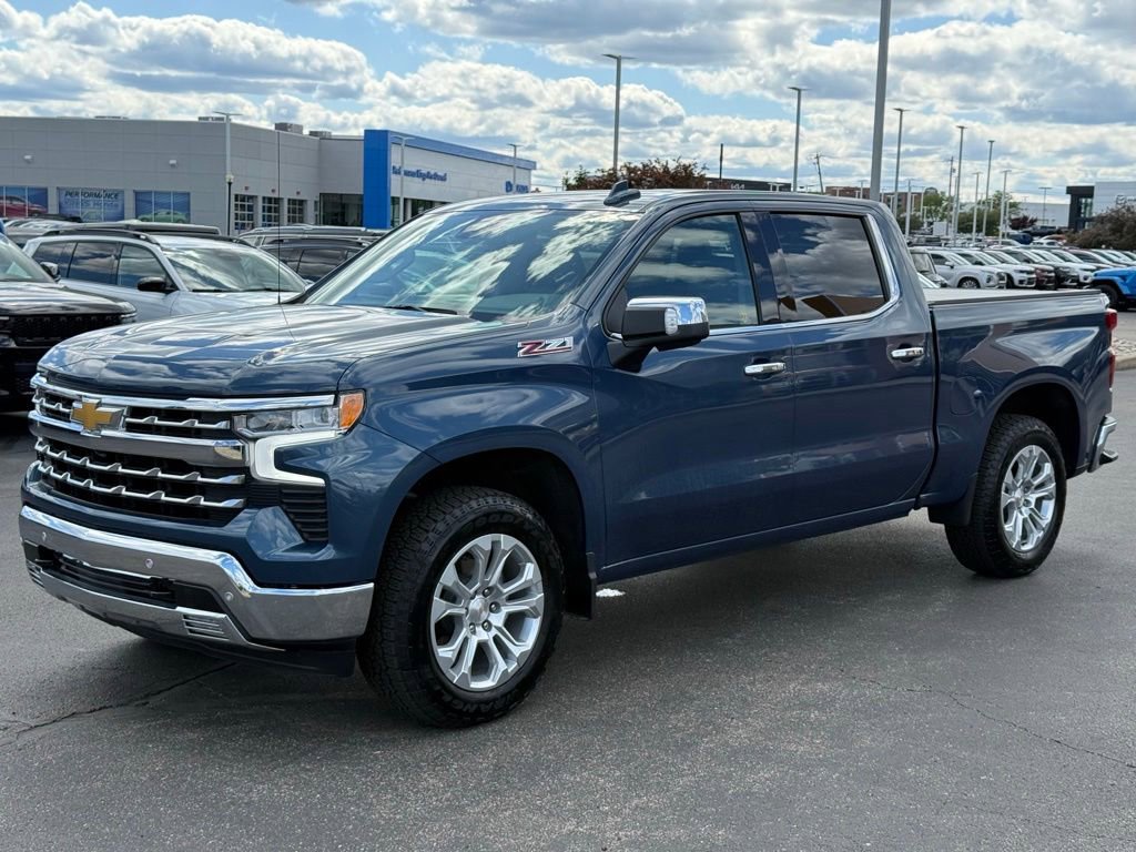 Used 2024 Chevrolet Silverado 1500 LTZ AWD/4WD image 9