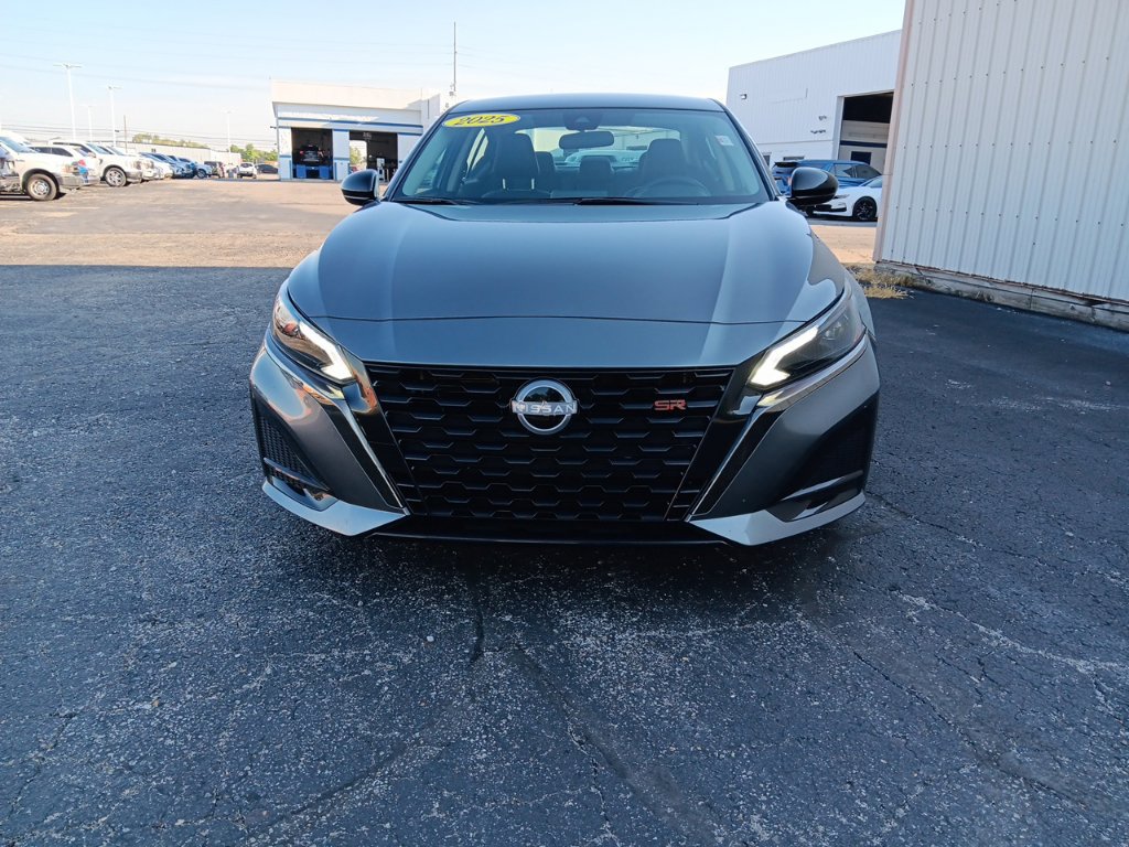 Used 2025 Nissan Altima 2.5 SR AWD/4WD image 11