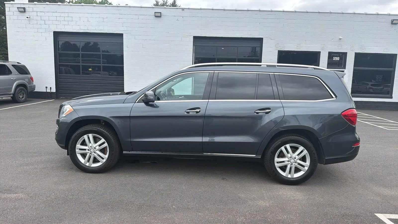 Used 2013 Mercedes-Benz GL 450 4MATIC image 4