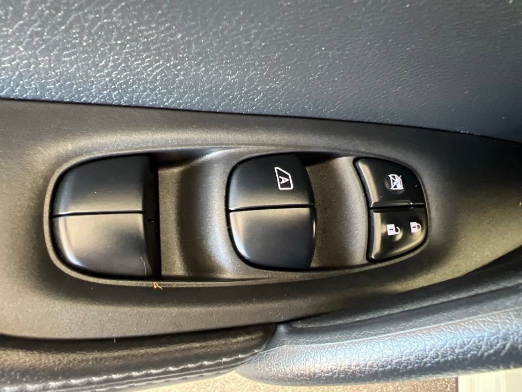 Used 2022 Nissan Rogue Sport SV AWD/4WD image 50