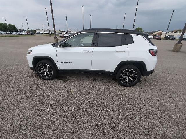 Used 2025 Jeep Compass Limited AWD/4WD image 10