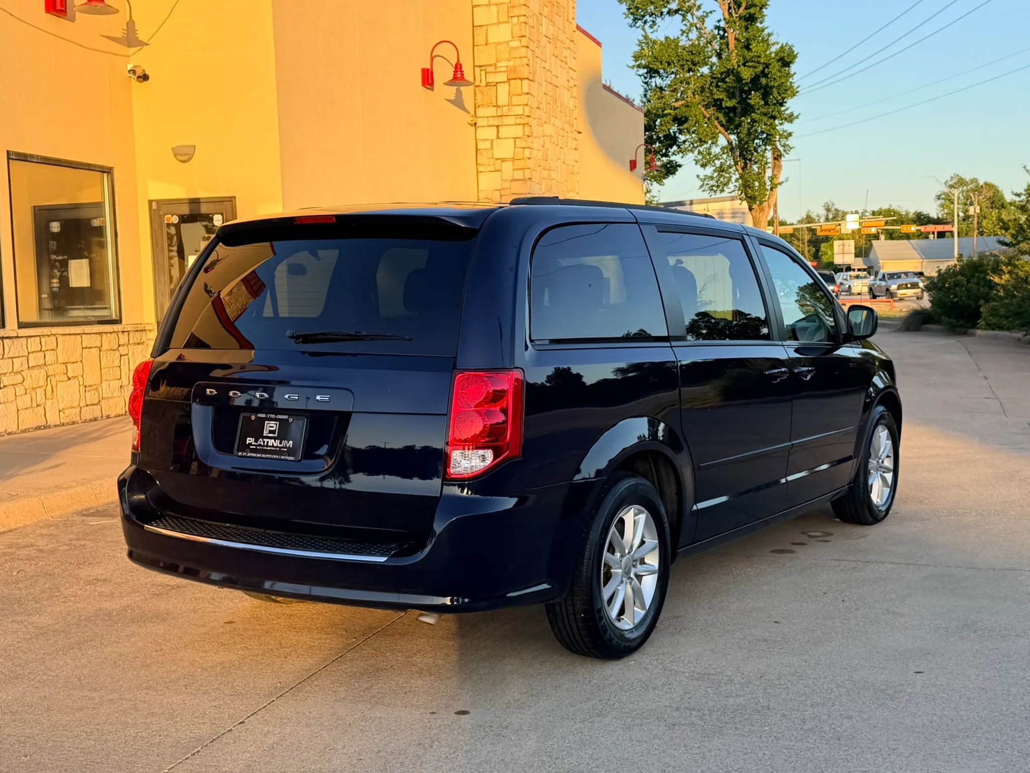 Used 2014 Dodge Grand Caravan SXT FWD image 5