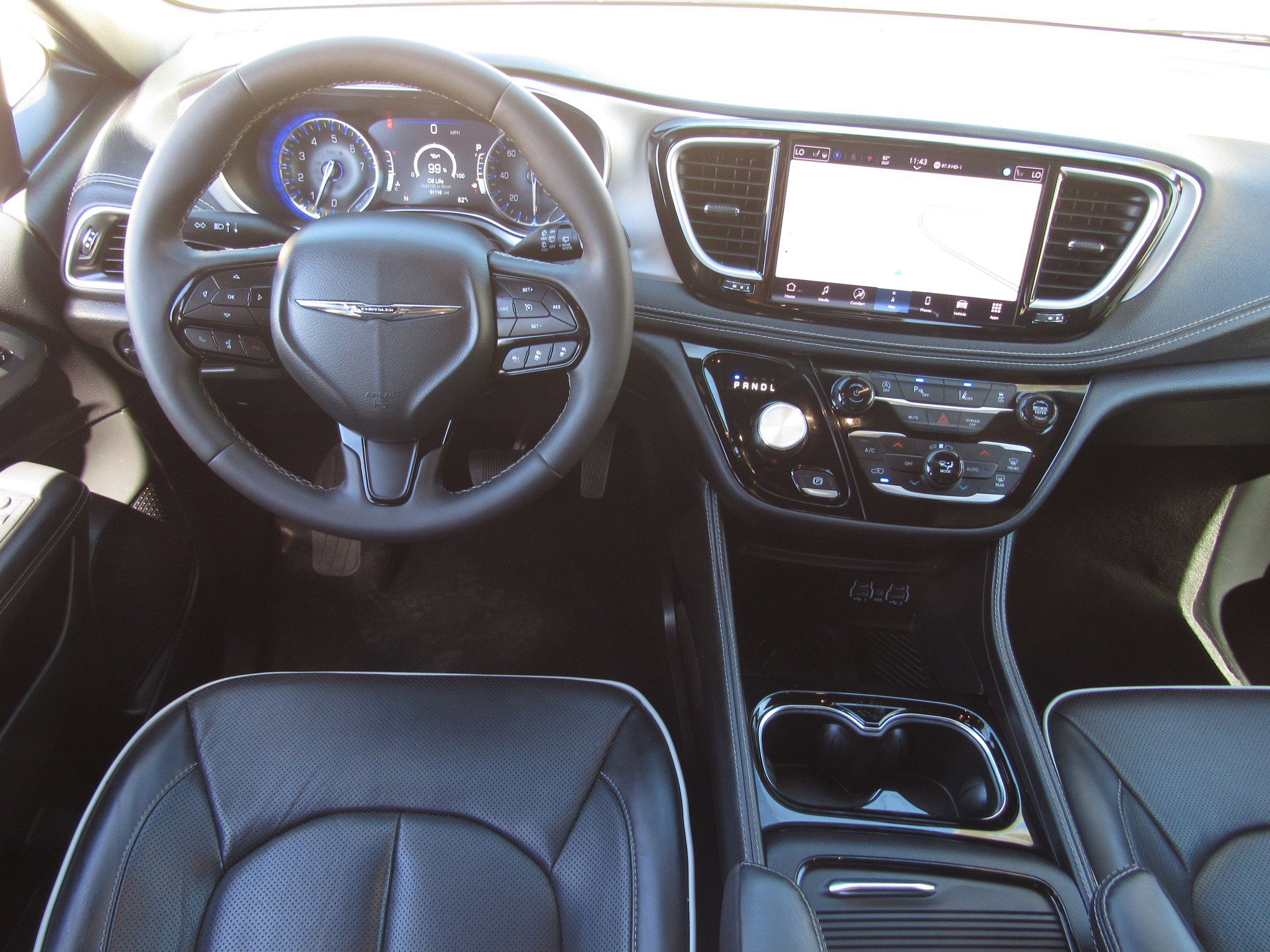 Used 2025 Chrysler Pacifica Limited image 19