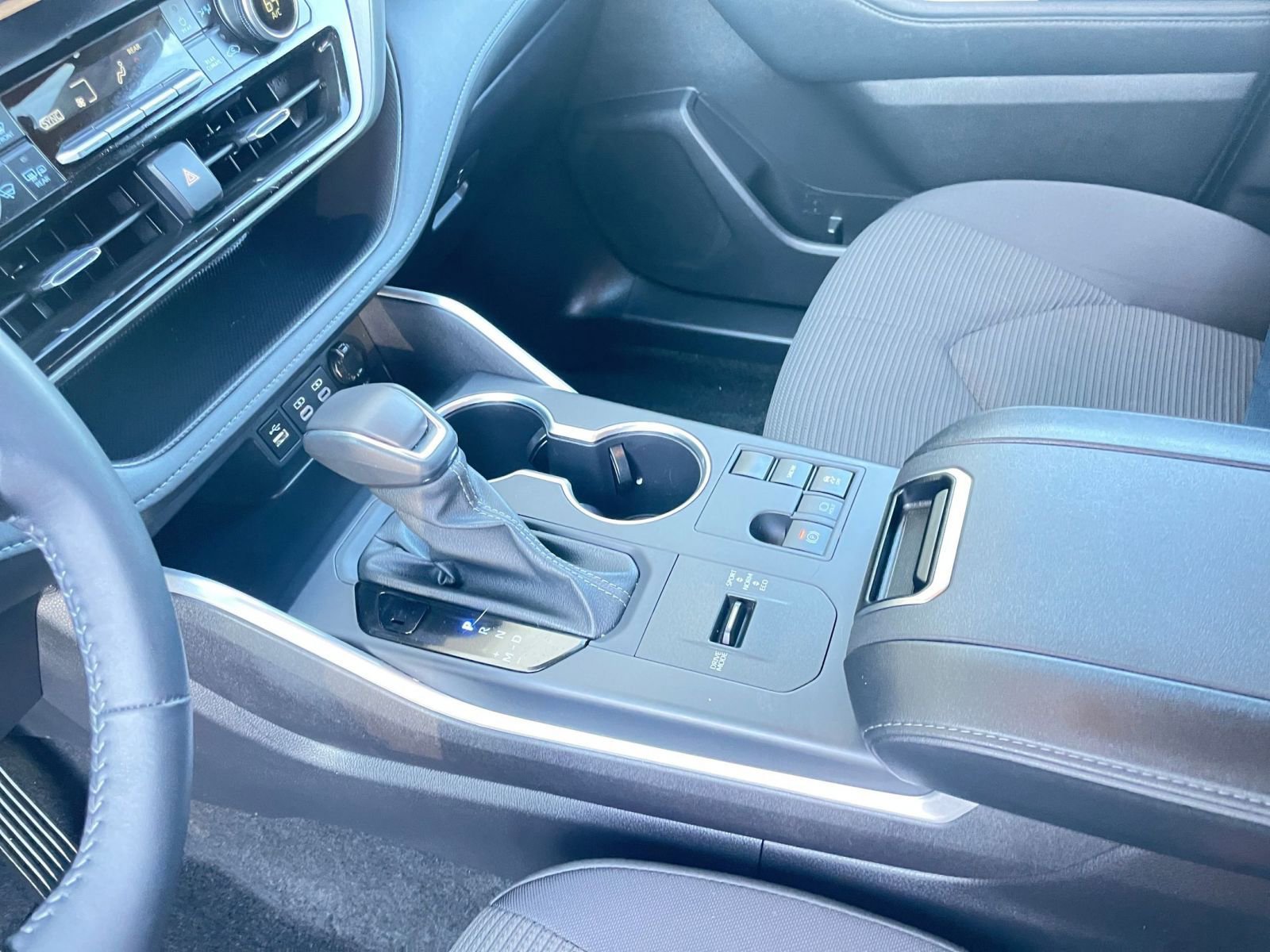 Used 2025 Toyota Highlander LE image 43