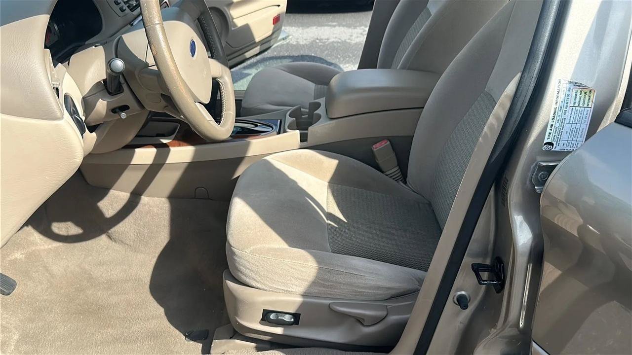 Used 2006 Ford Taurus SEL FWD image 25