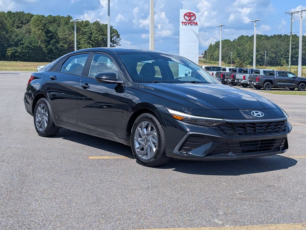 Used 2024 Hyundai Elantra SEL FWD image 7