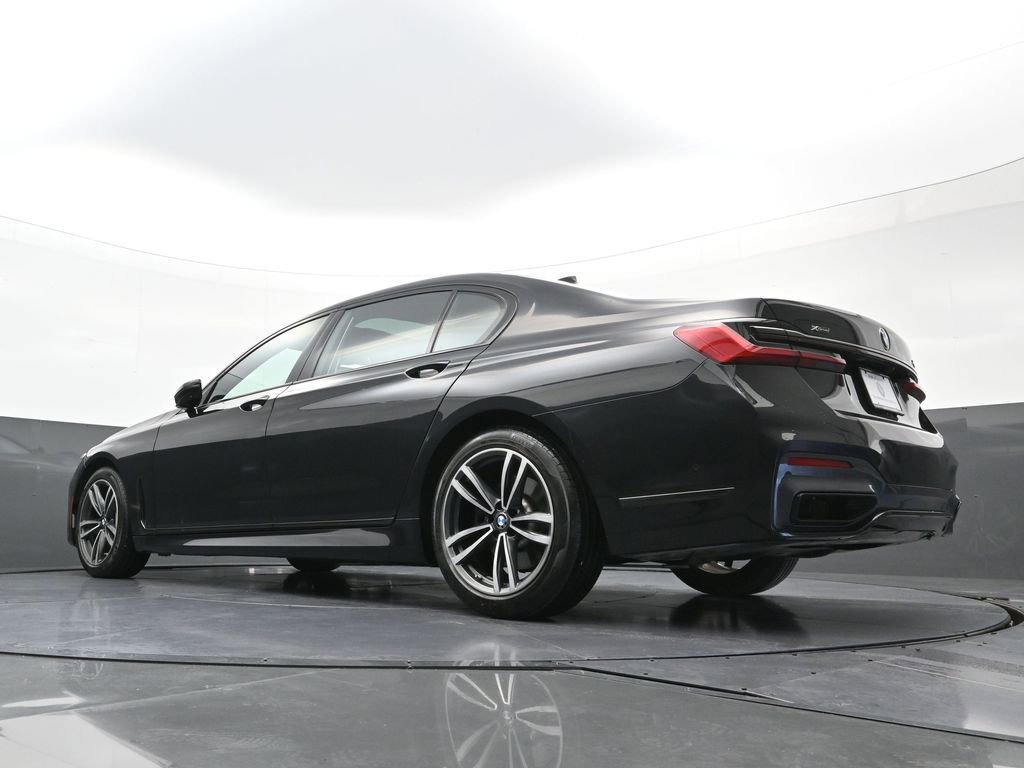 Used 2022 BMW 740i xDrive w/ M Sport Package image 27