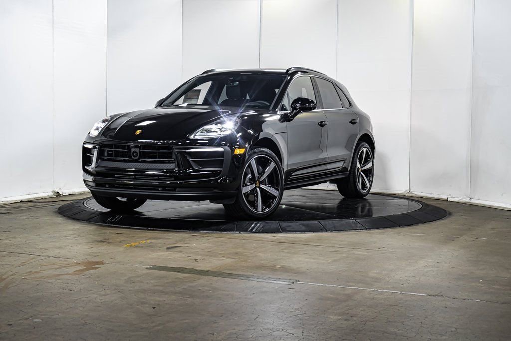 Certified 2025 Porsche Macan image 1