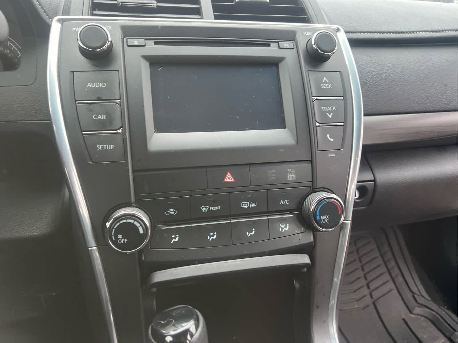 Used 2015 Toyota Camry LE image 9