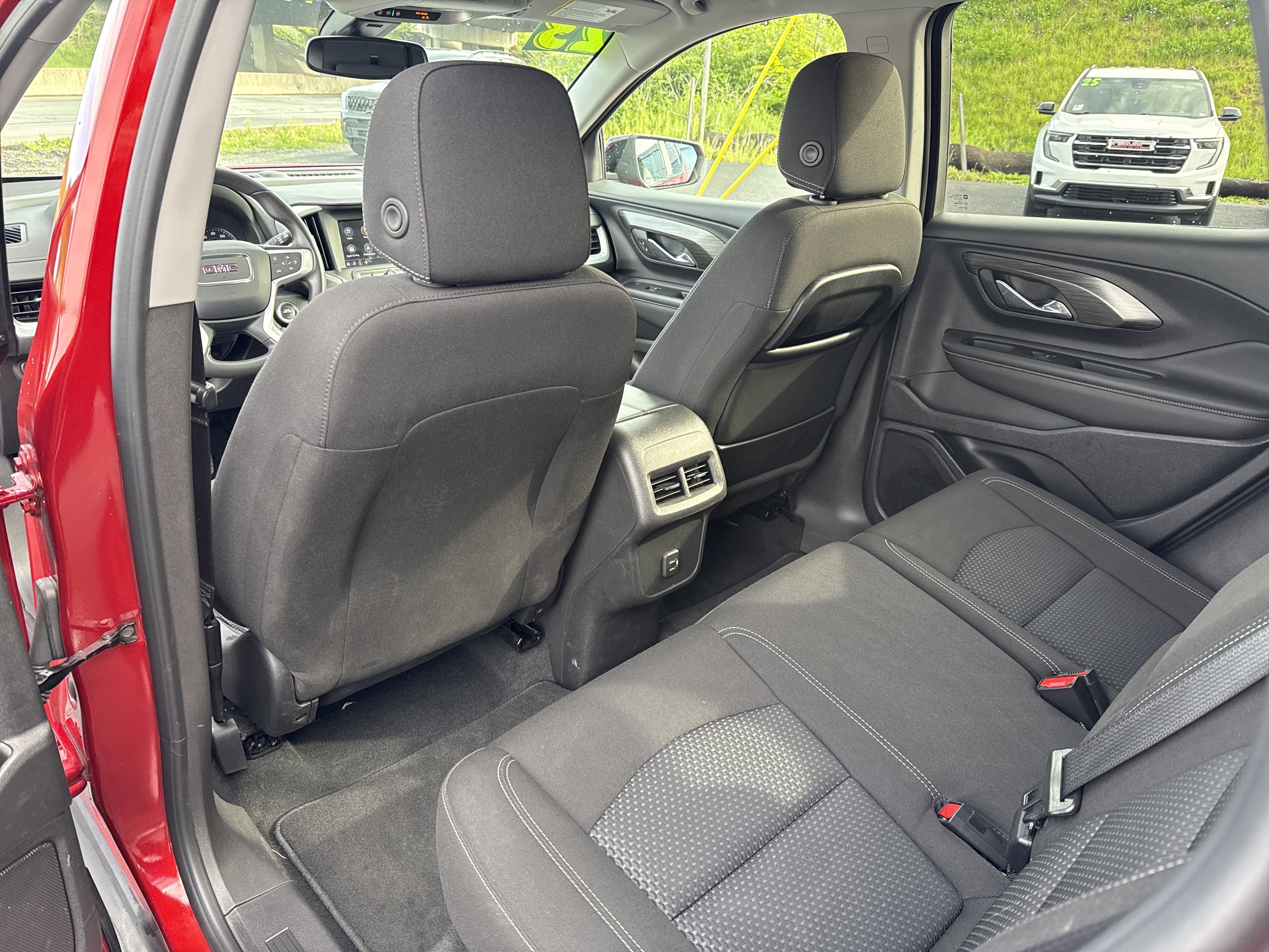 Used 2023 GMC Terrain SLE w/ Driver Convenience Package AWD/4WD image 17
