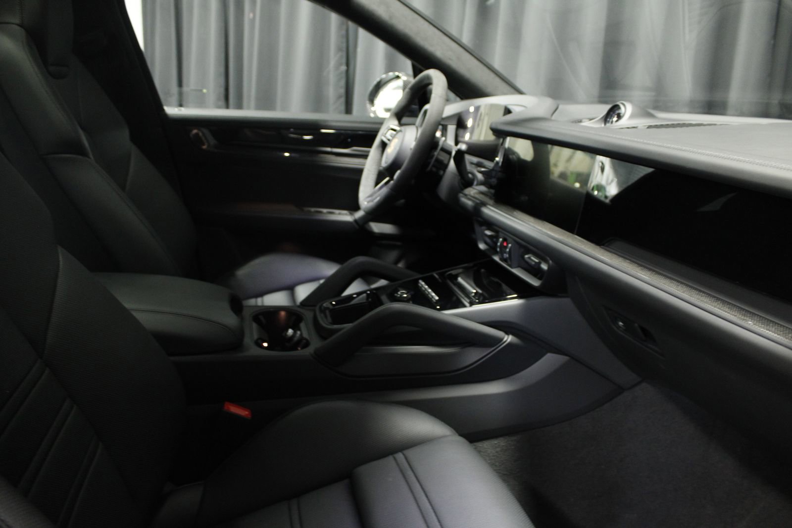 Certified 2025 Porsche Cayenne GTS AWD/4WD image 30