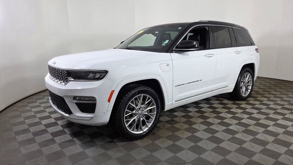 Used 2022 Jeep Grand Cherokee Summit w/ Luxury Tech Group V AWD/4WD image 3