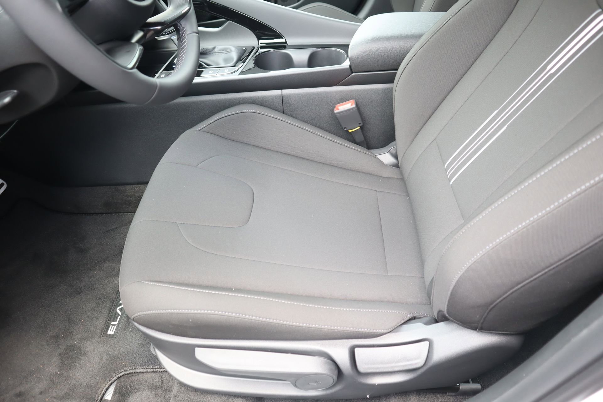 New 2025 Hyundai Elantra SEL image 16