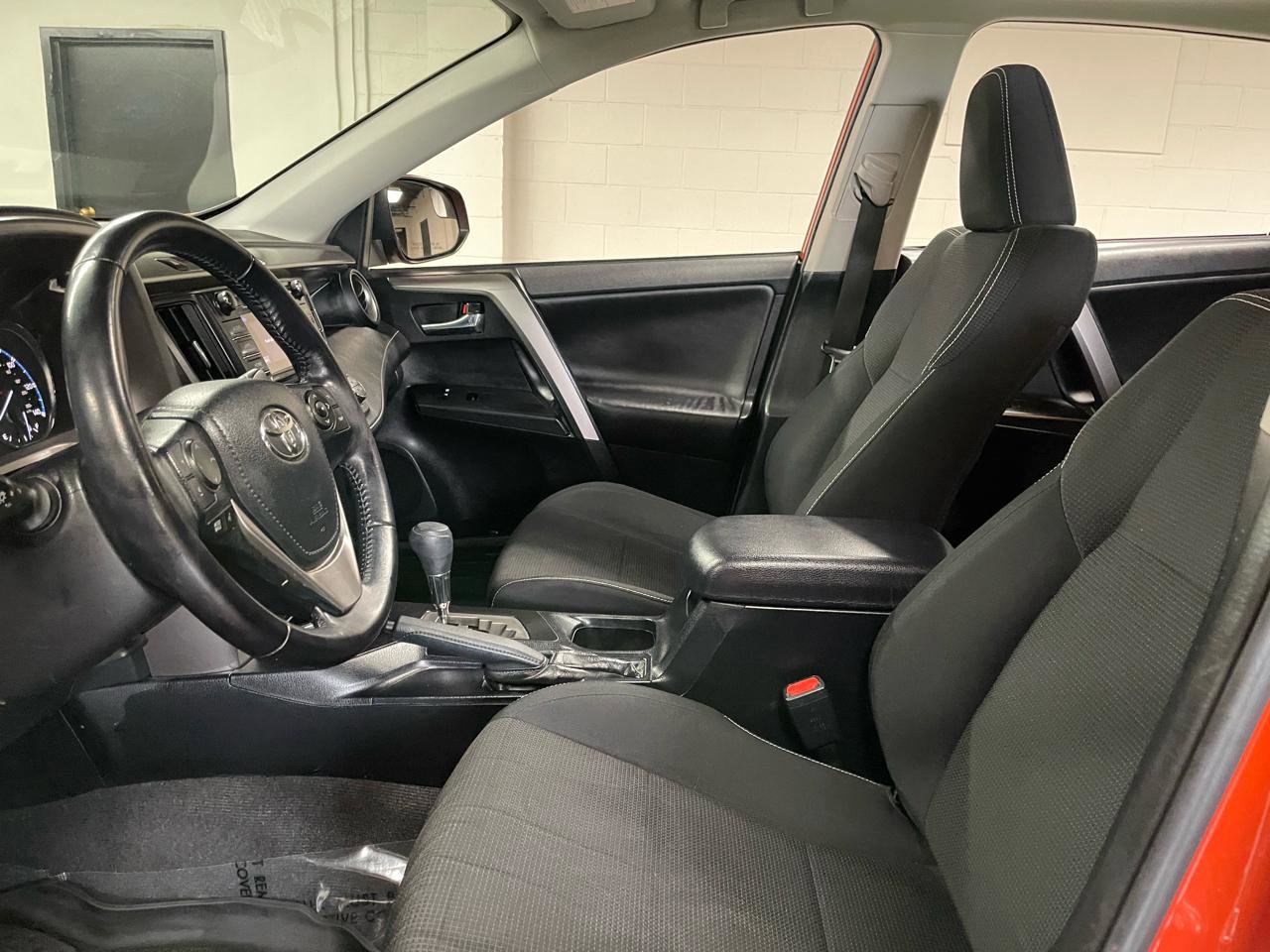 Used 2016 Toyota RAV4 XLE AWD/4WD image 15