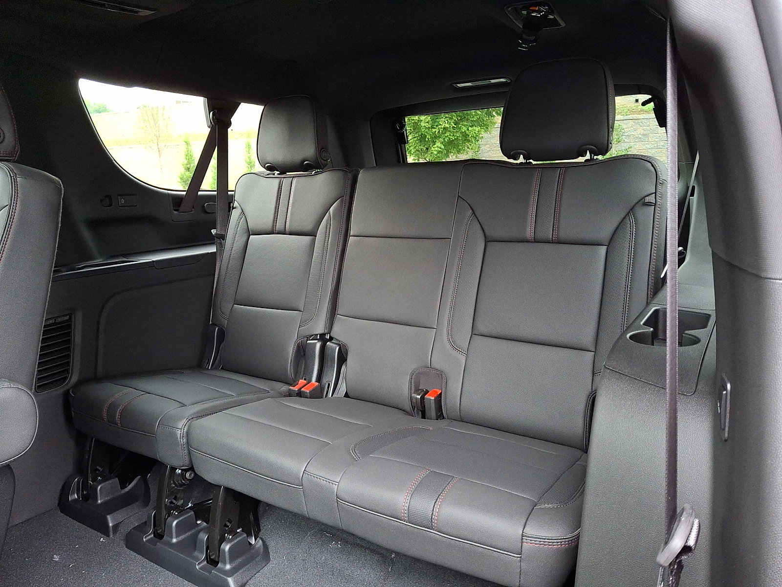 New 2026 Chevrolet Suburban RST w/ RST Capability Package AWD/4WD image 6