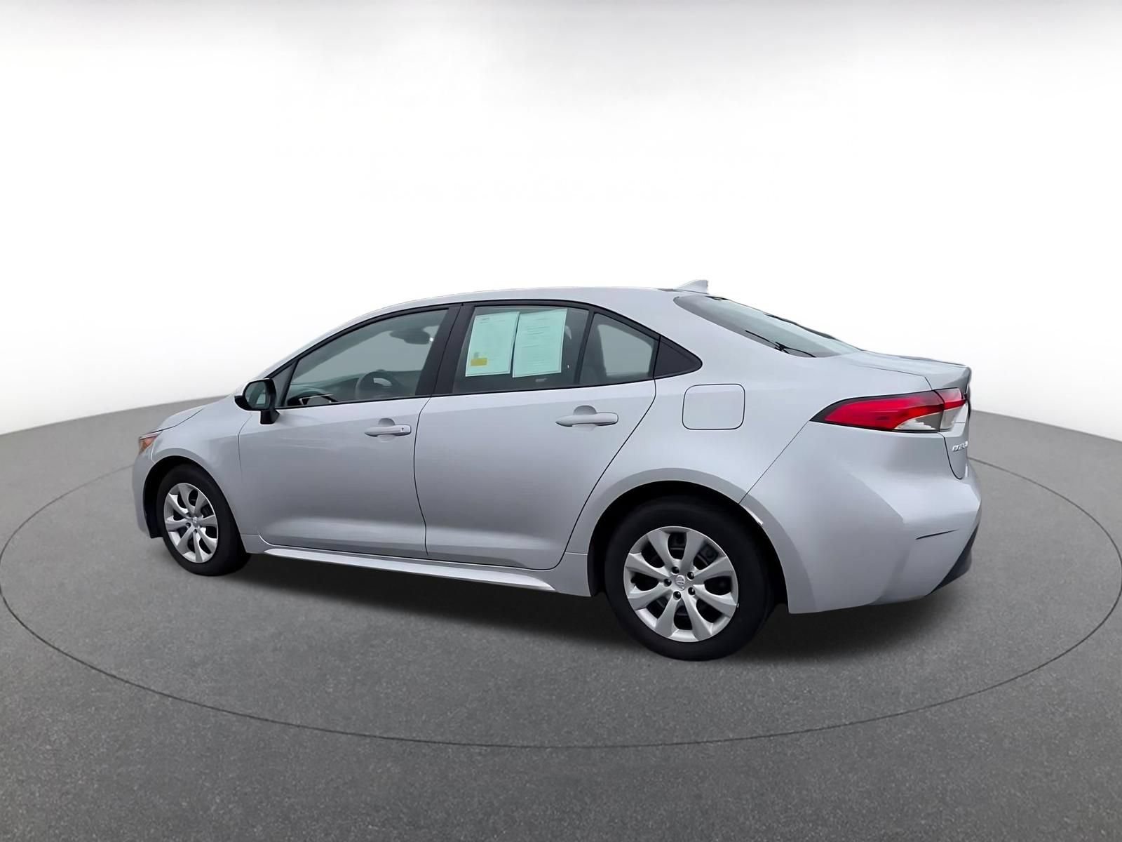 Used 2025 Toyota Corolla LE FWD image 10
