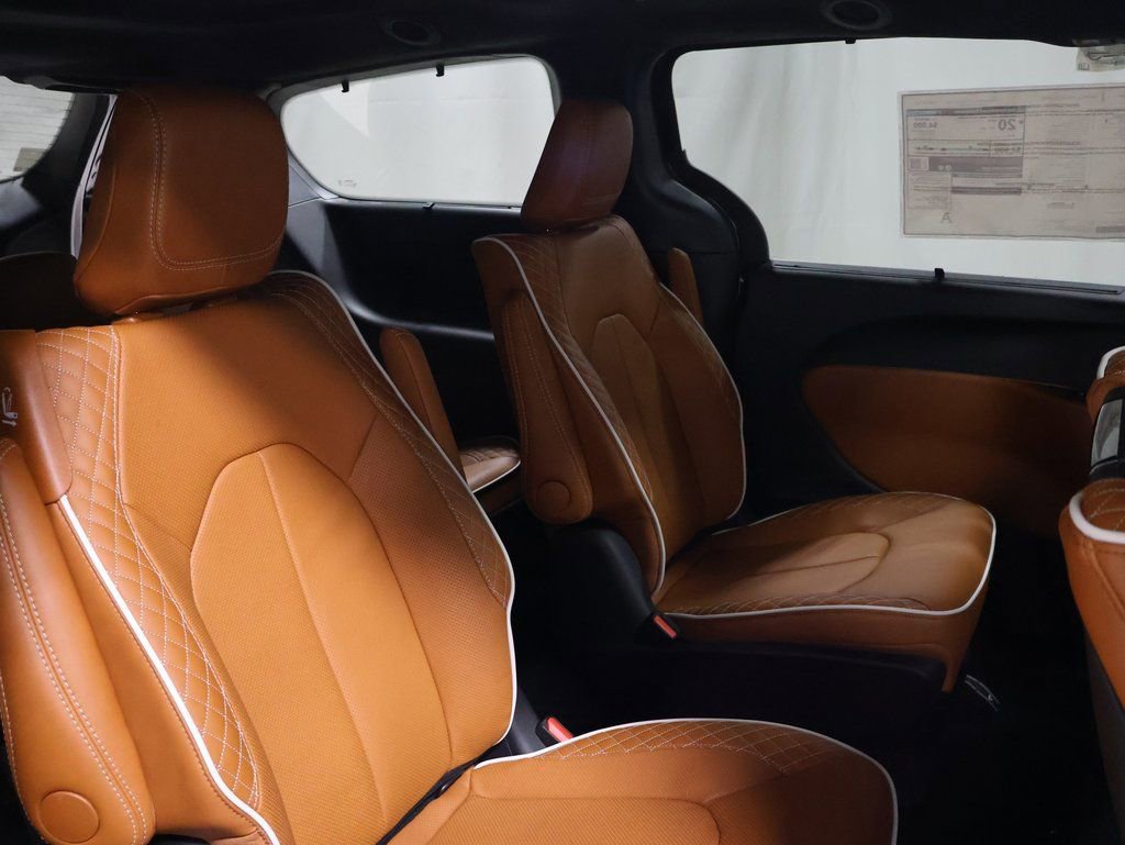 New 2026 Chrysler Pacifica Pinnacle w/ Trailer Tow Group image 18