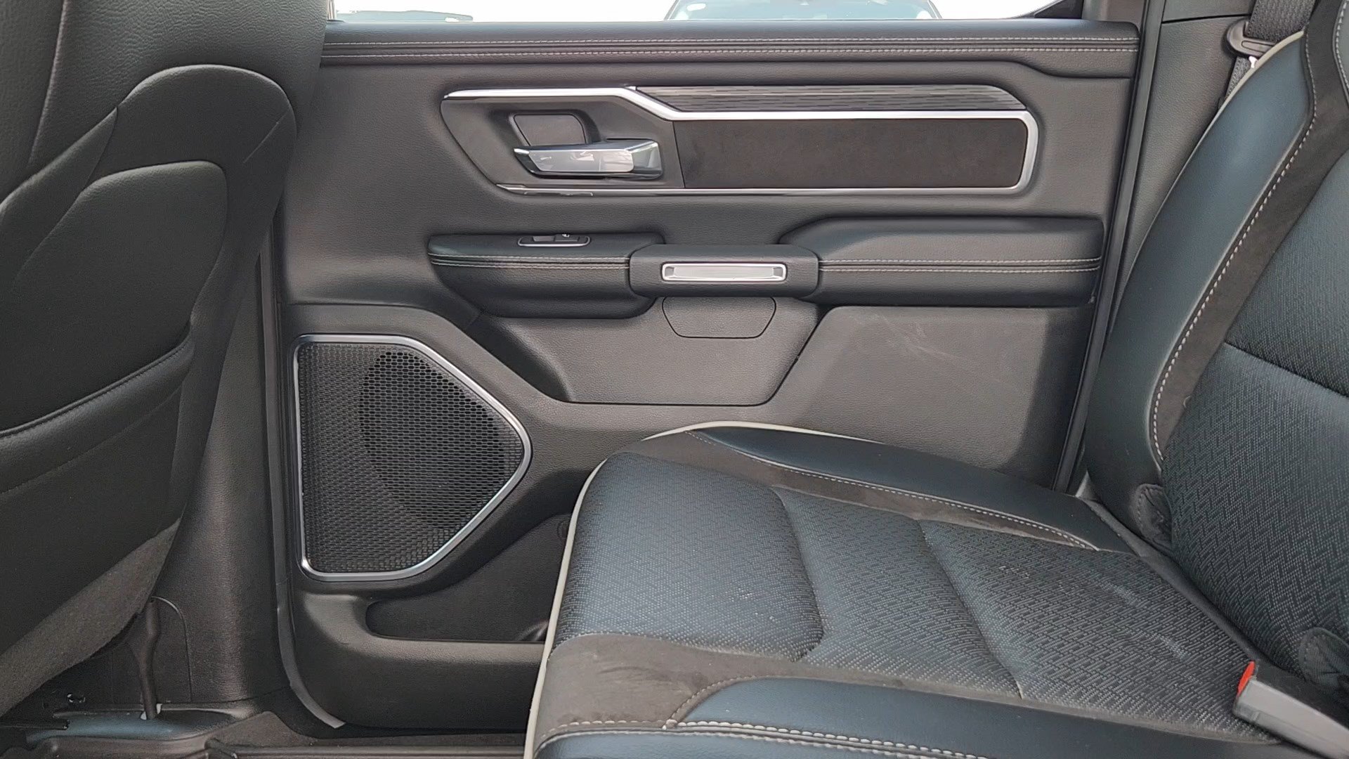 Used 2024 RAM 1500 Laramie AWD/4WD image 16