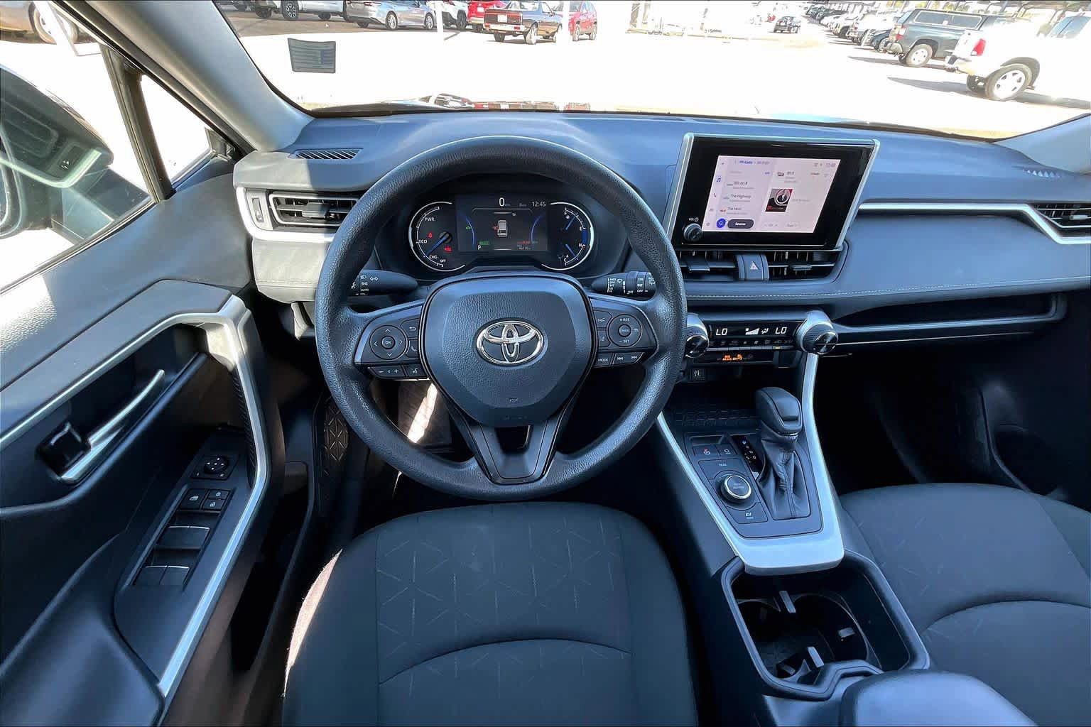 Used 2024 Toyota RAV4 XLE AWD/4WD image 6