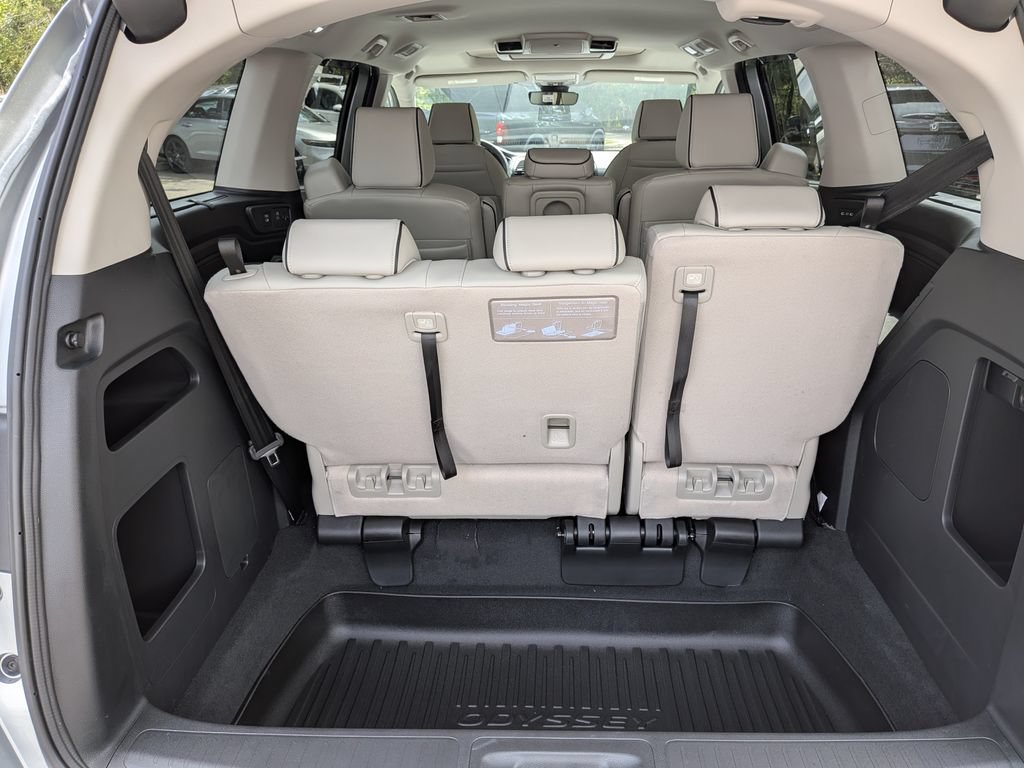 New 2026 Honda Odyssey Touring image 13