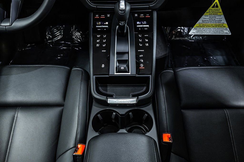 Certified 2025 Porsche Macan image 17