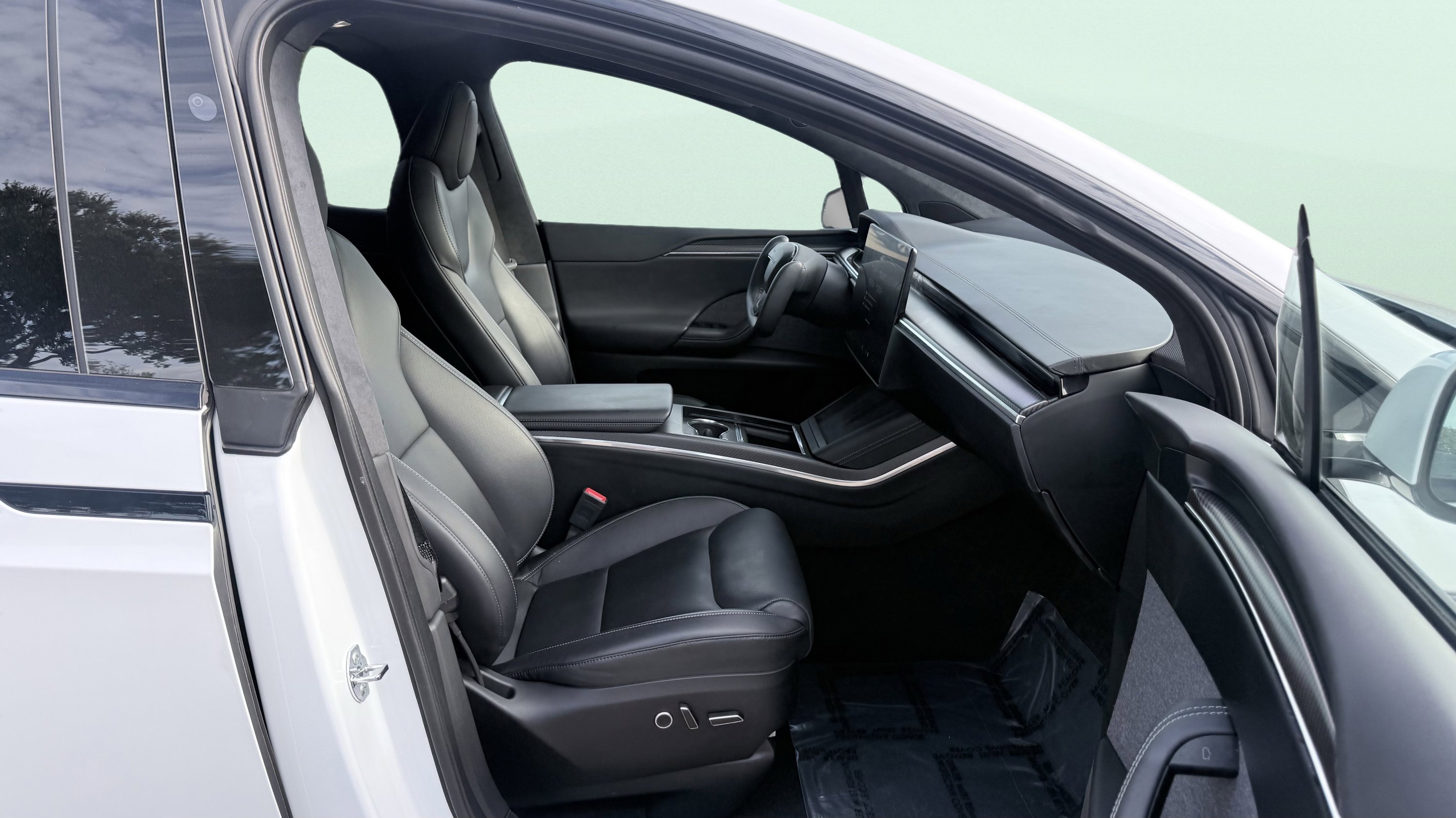 Used 2022 Tesla Model X Plaid image 48