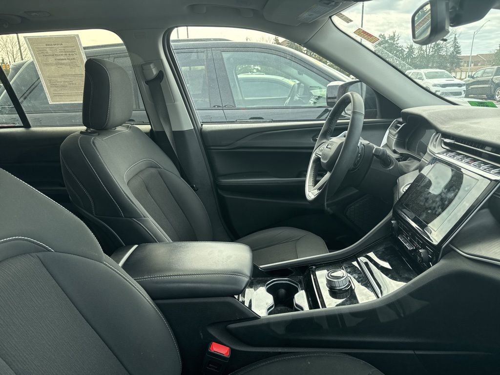 Used 2023 Jeep Grand Cherokee Laredo w/ Luxury Tech Group I image 7