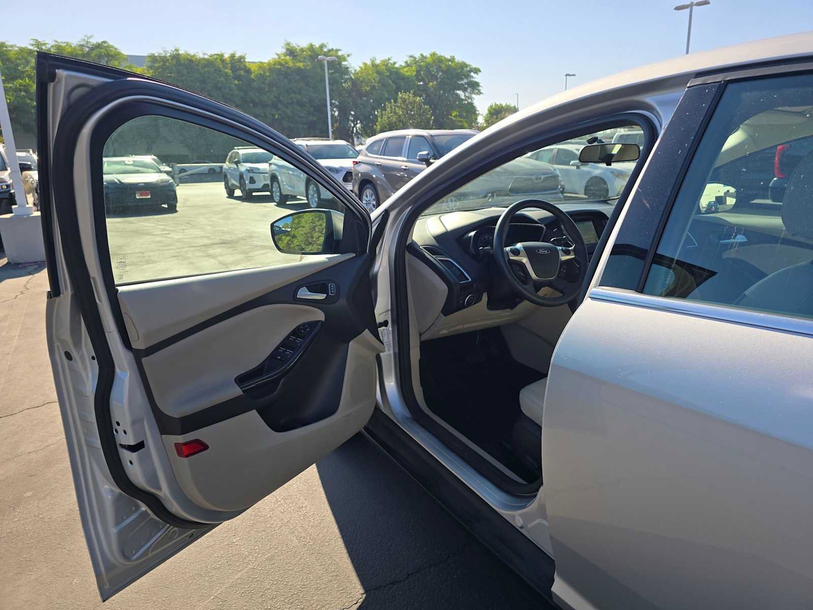 Used 2018 Ford Focus Electric Hatchback FWD image 19