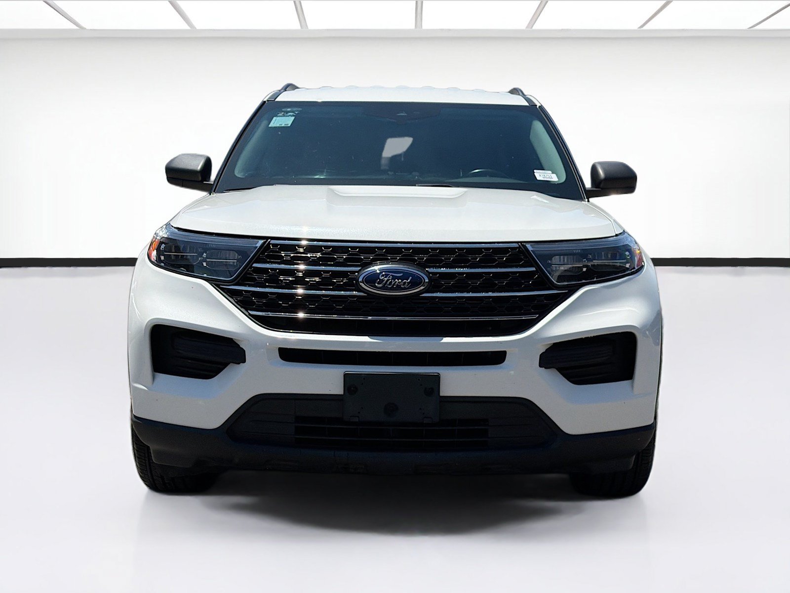 Used 2023 Ford Explorer XLT RWD image 2