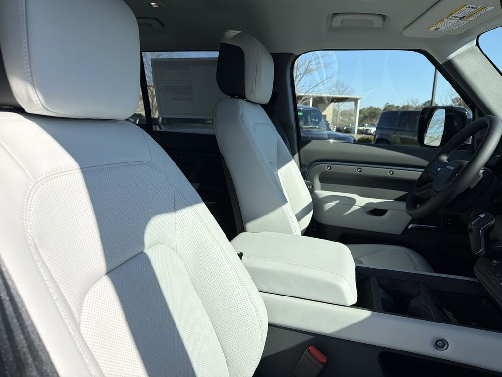 New 2026 Land Rover Defender 110 X-Dynamic SE AWD/4WD image 18