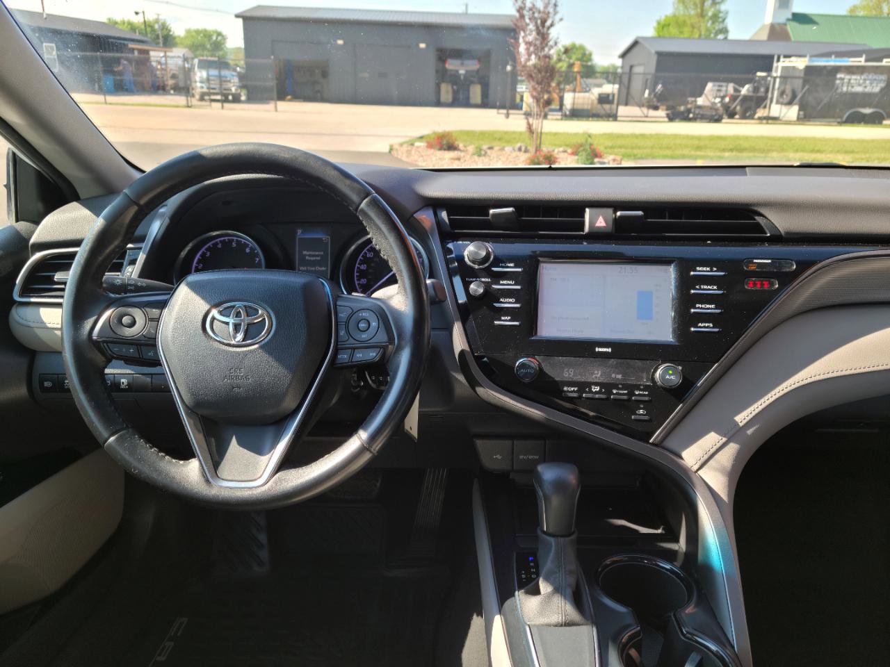 Used 2020 Toyota Camry SE FWD image 10