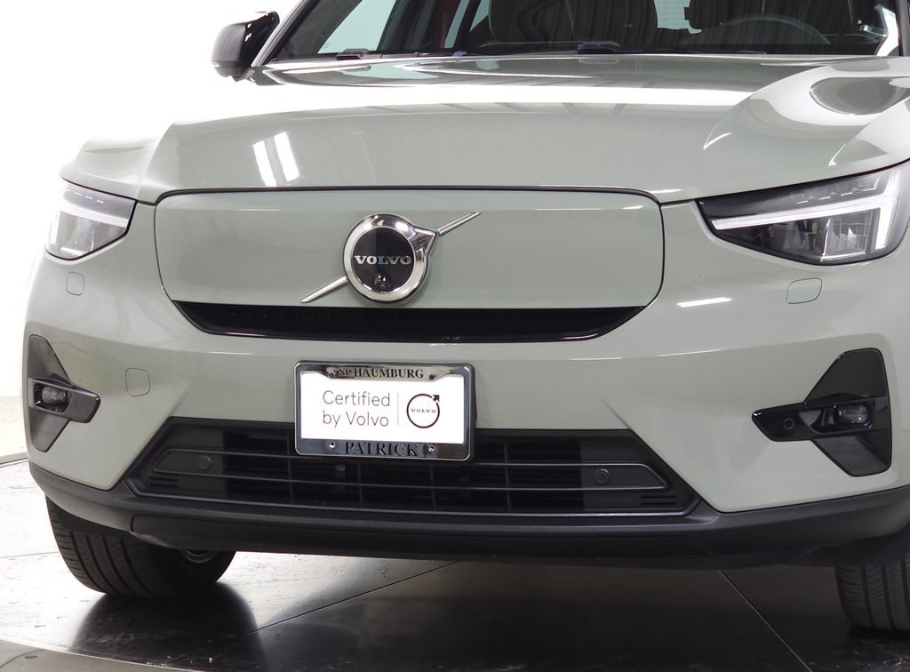 Used 2023 Volvo XC40 Recharge Plus w/ Protection Package Premier AWD/4WD image 3