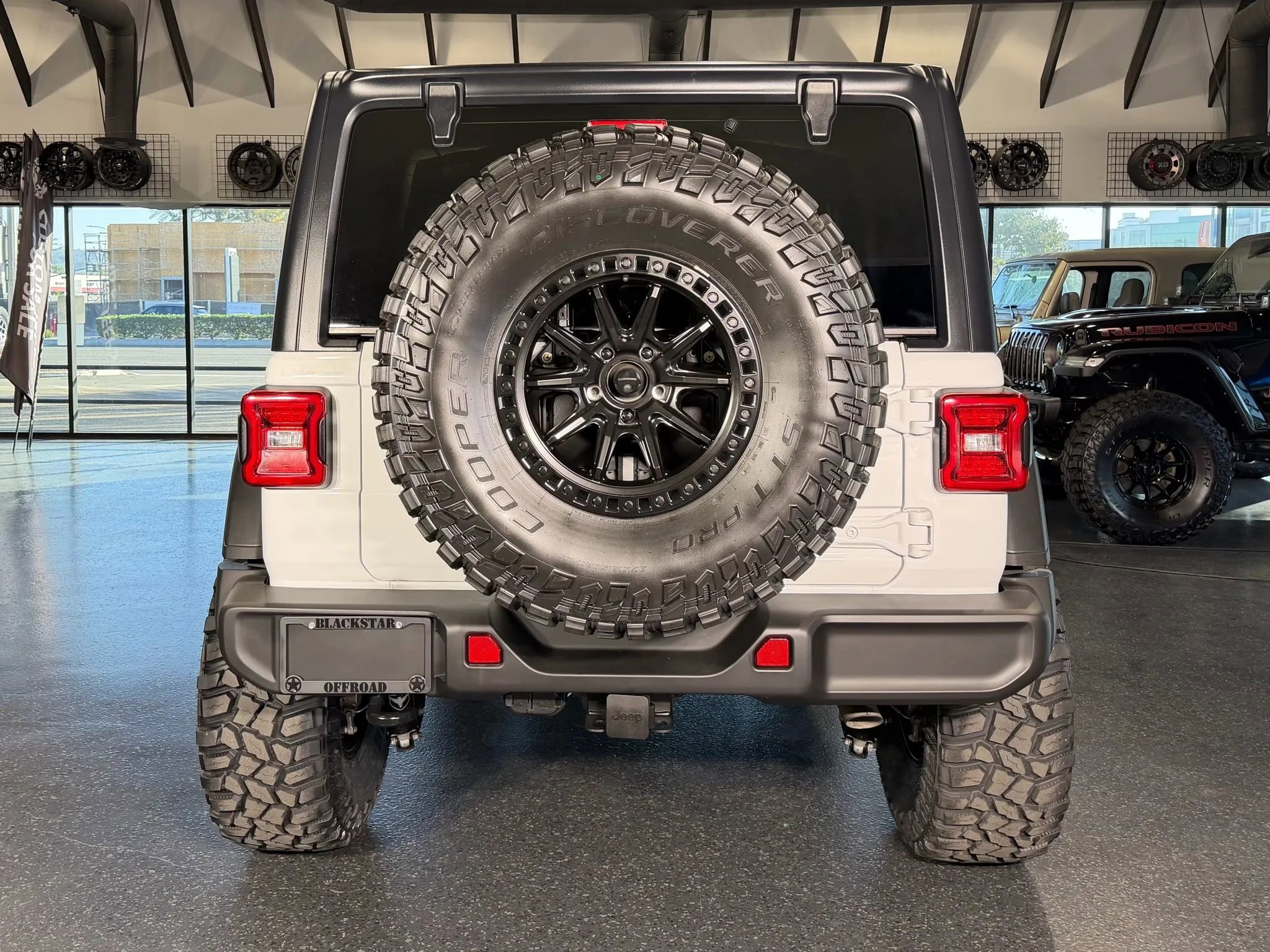 Used 2024 Jeep Wrangler Unlimited Rubicon w/ Convenience Group image 12