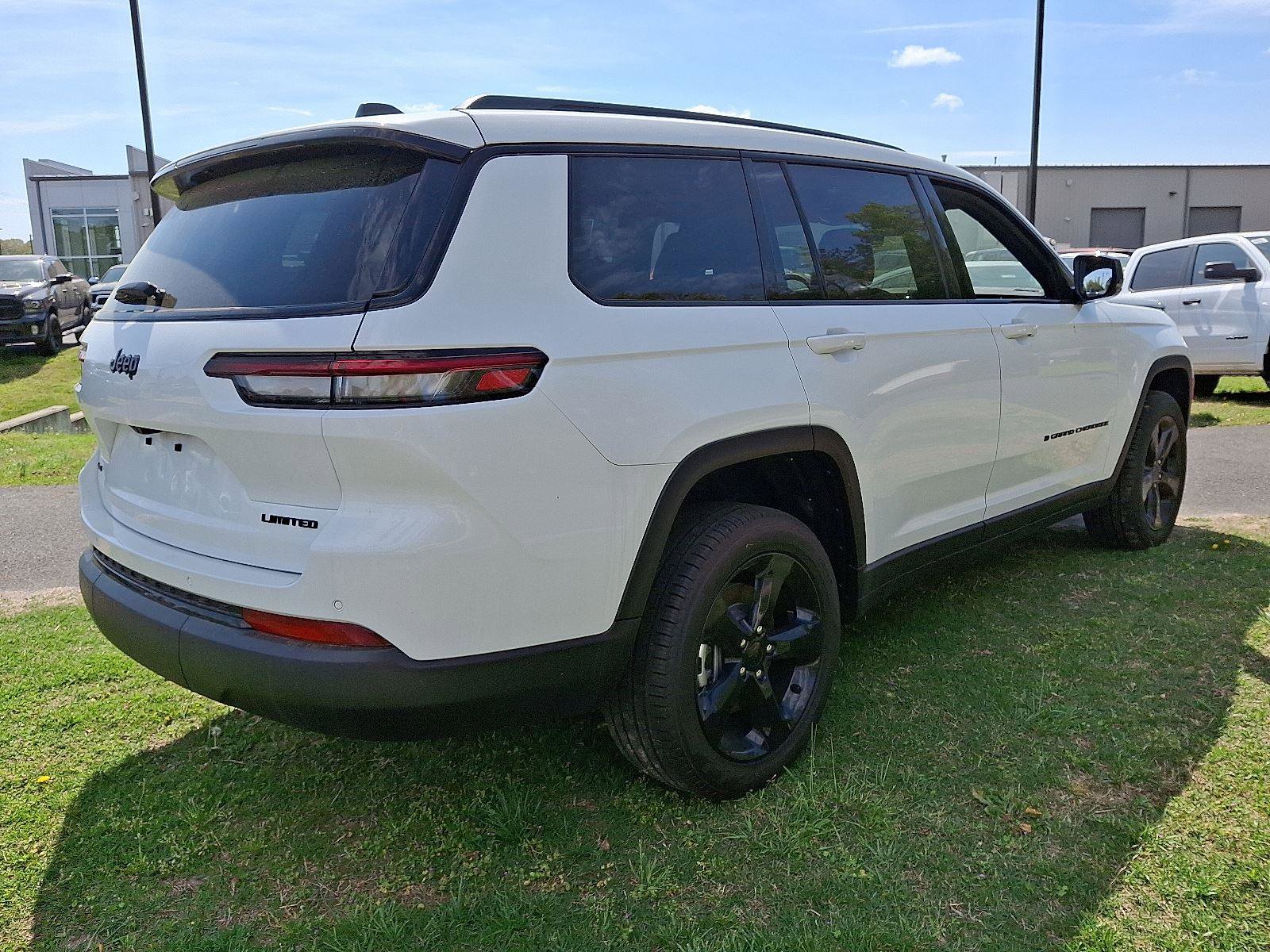 New 2025 Jeep Grand Cherokee L Limited w/ Black Appearance Package image 3