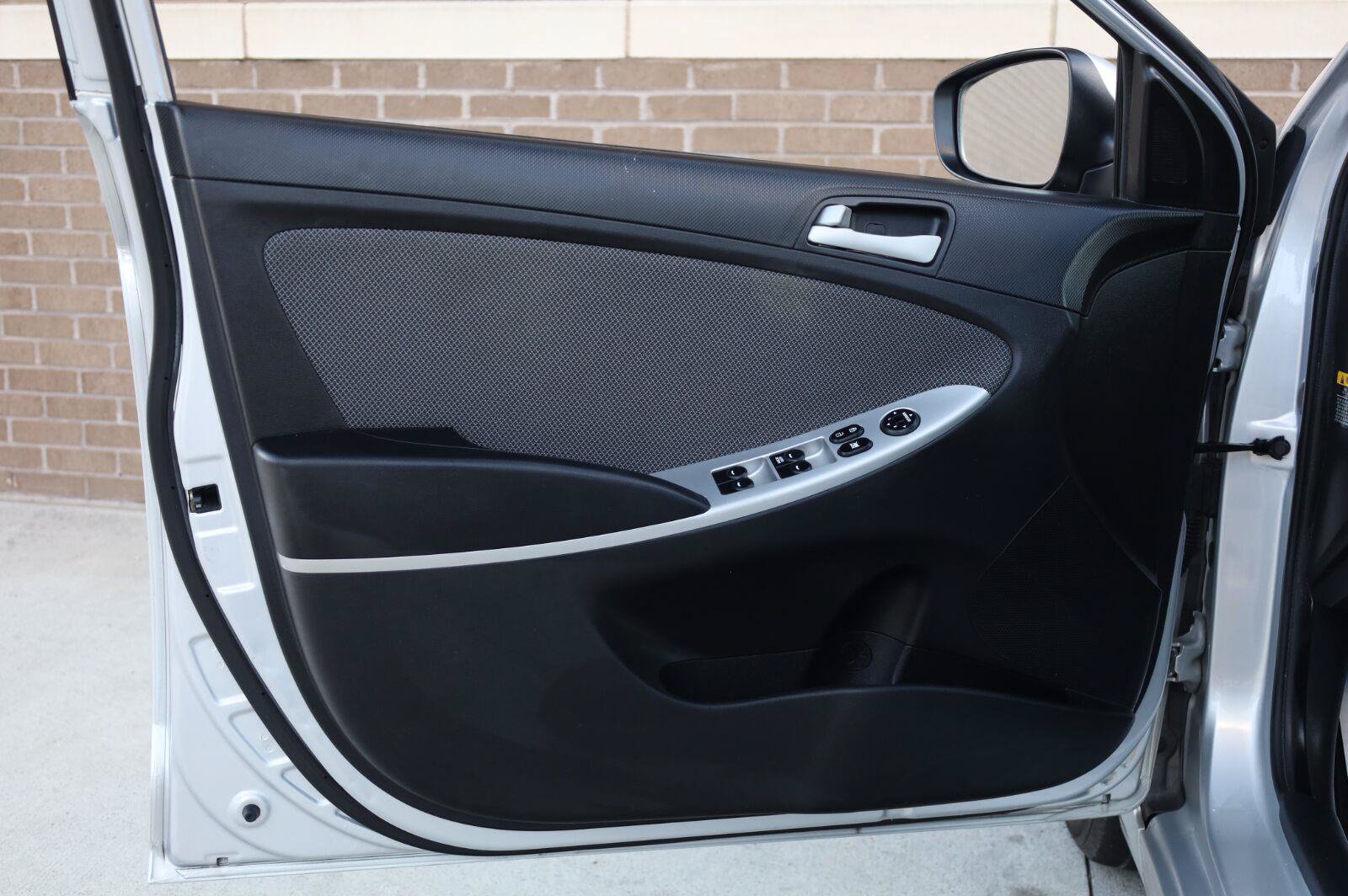 Used 2013 Hyundai Accent GS FWD image 15