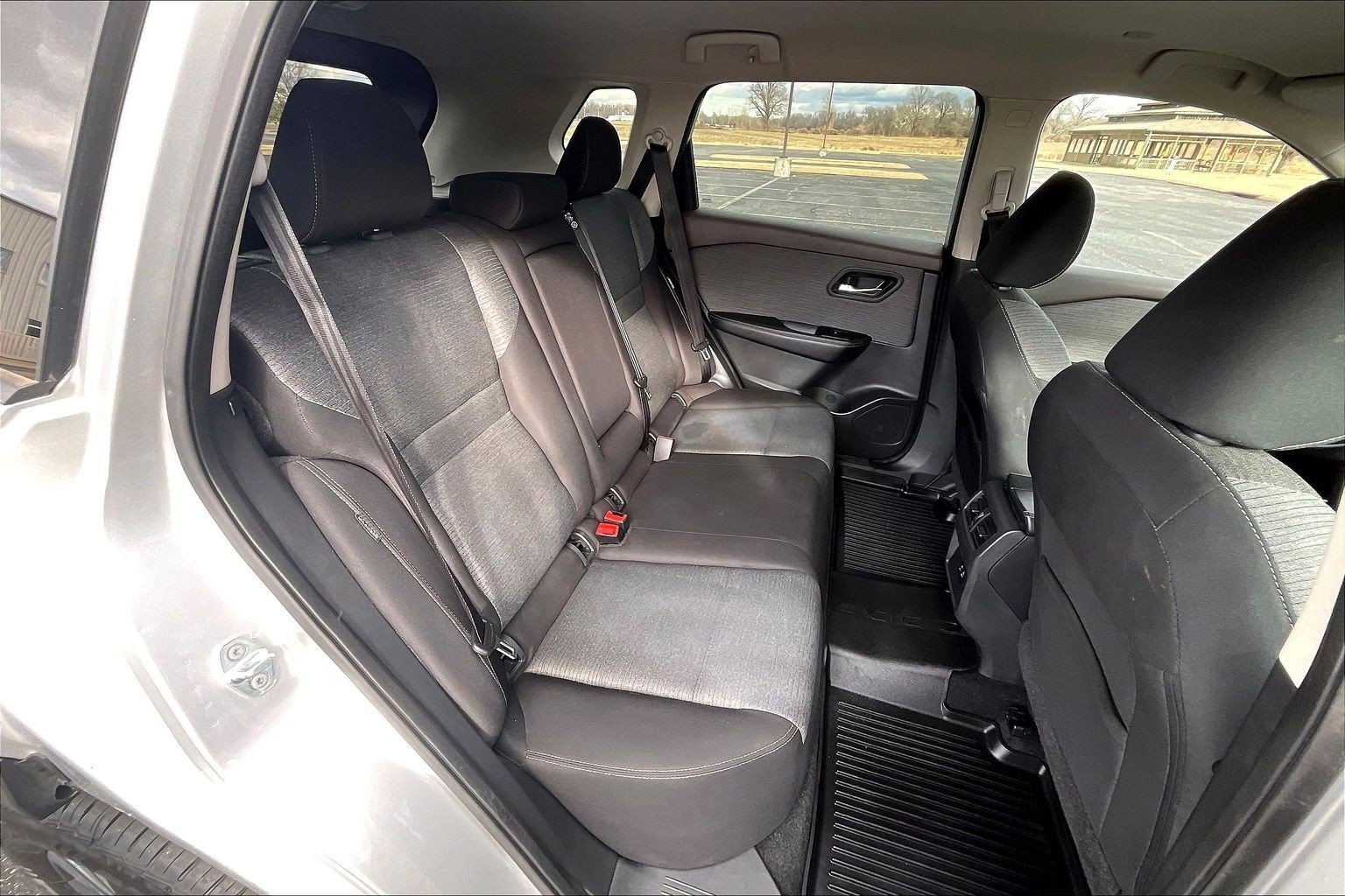 Used 2022 Nissan Rogue SV image 16