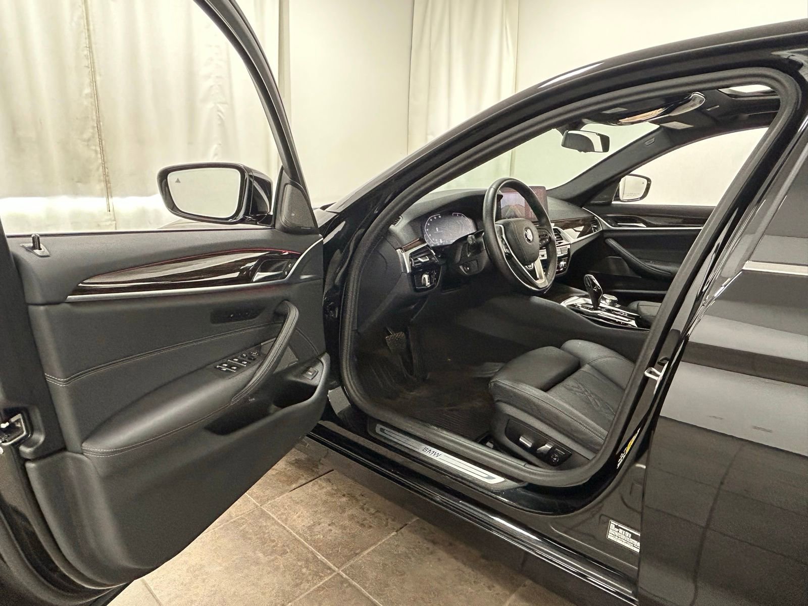 Used 2023 BMW 530i xDrive w/ Premium Package image 24