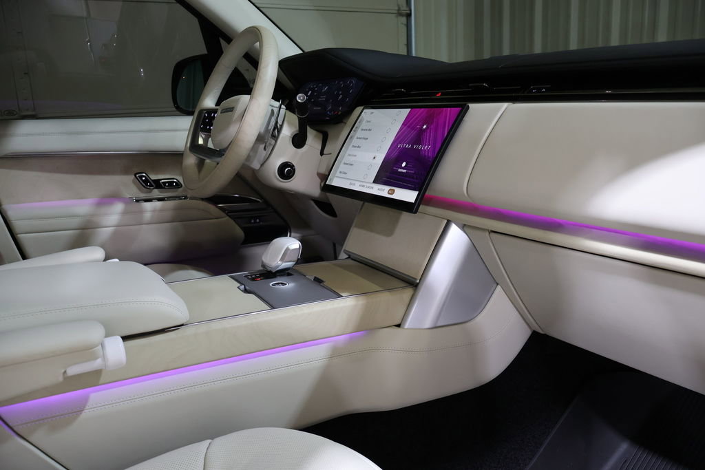 Used 2024 Land Rover Range Rover Long Wheelbase SE image 55