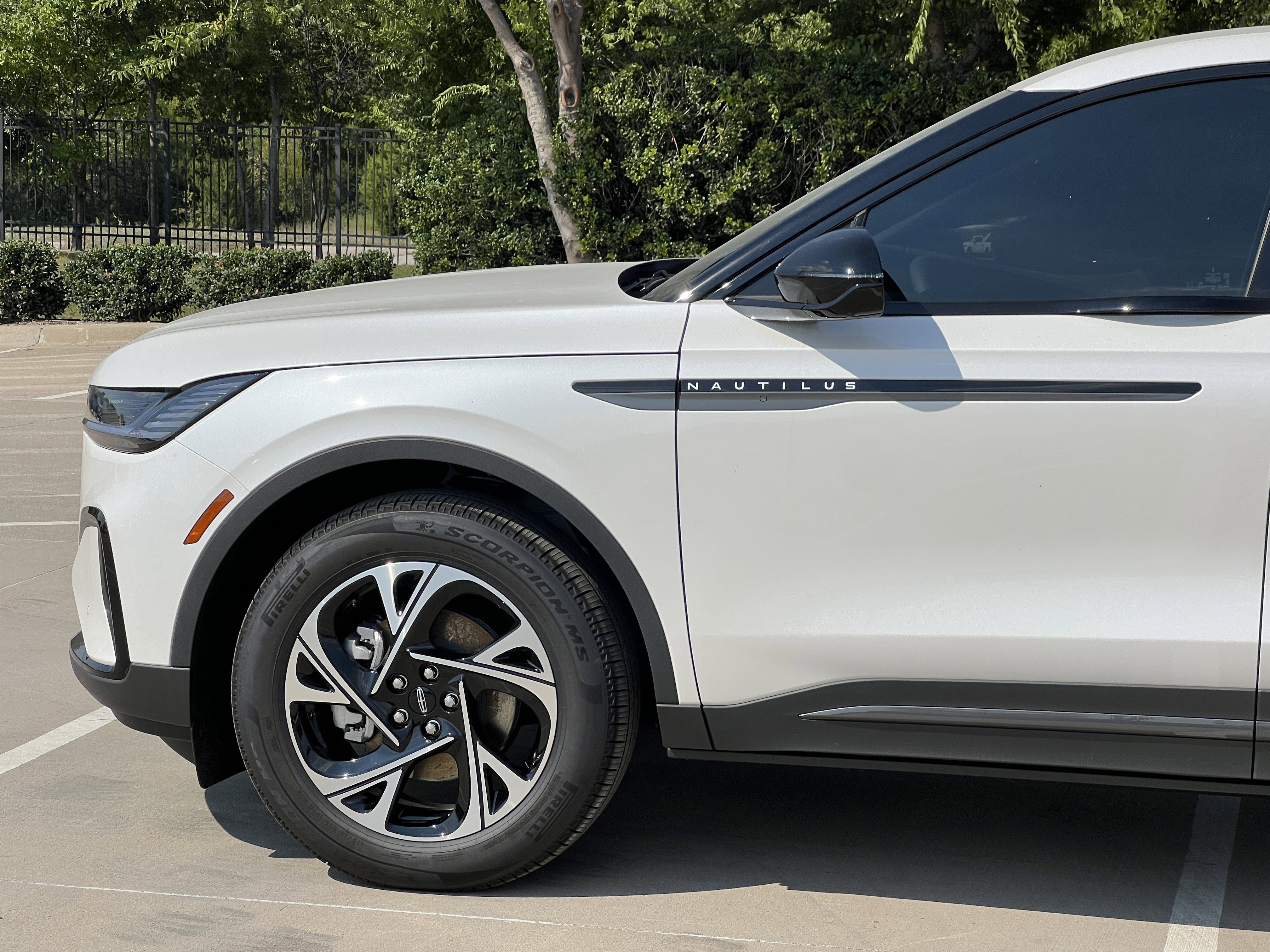 New 2025 Lincoln Nautilus Premier w/ Jet Appearance Package image 5