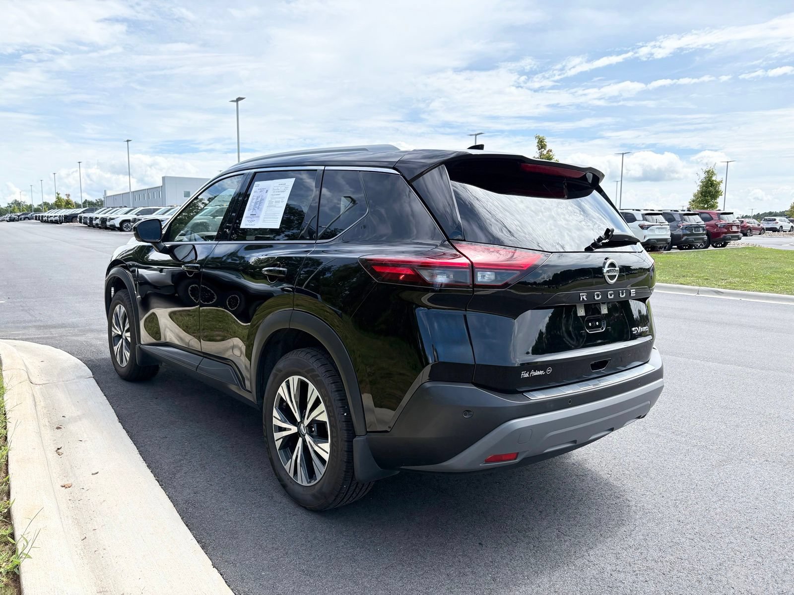 Used 2021 Nissan Rogue SV w/ Premium Package AWD/4WD image 6