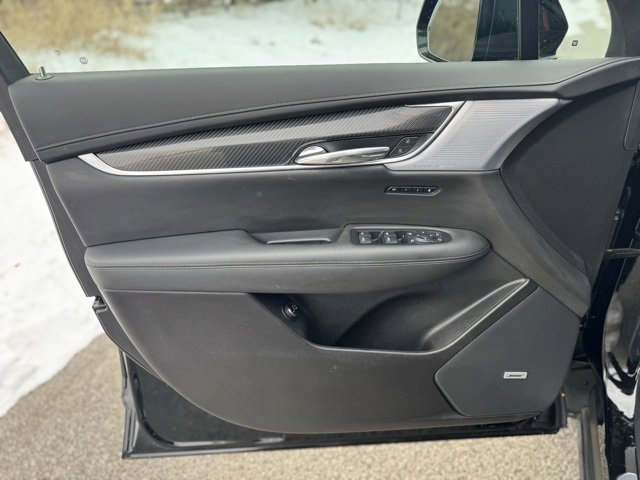 Used 2024 Cadillac XT6 Sport w/ Technology Package image 12