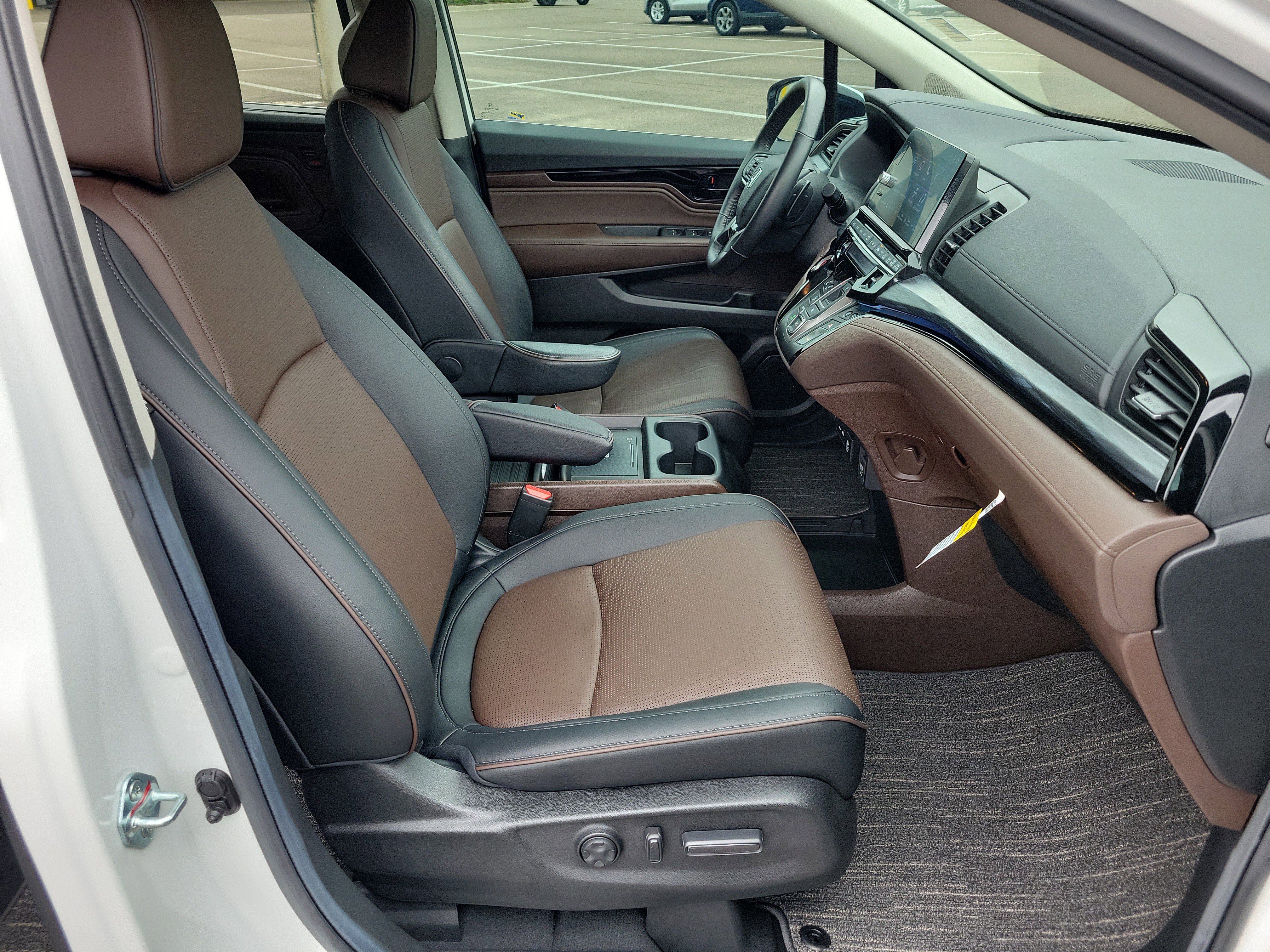 Used 2025 Honda Odyssey Elite image 18