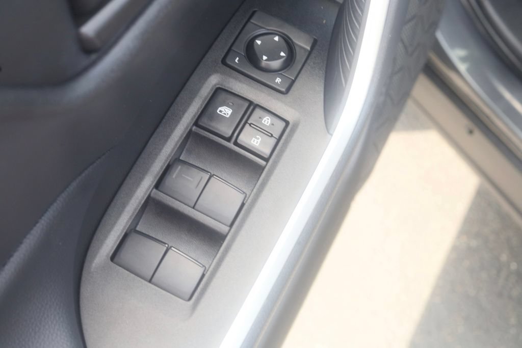 Used 2025 Toyota RAV4 LE AWD/4WD image 13