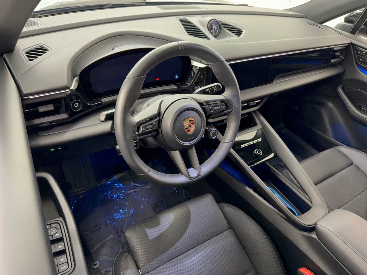 Used 2025 Porsche Macan Electric RWD image 4