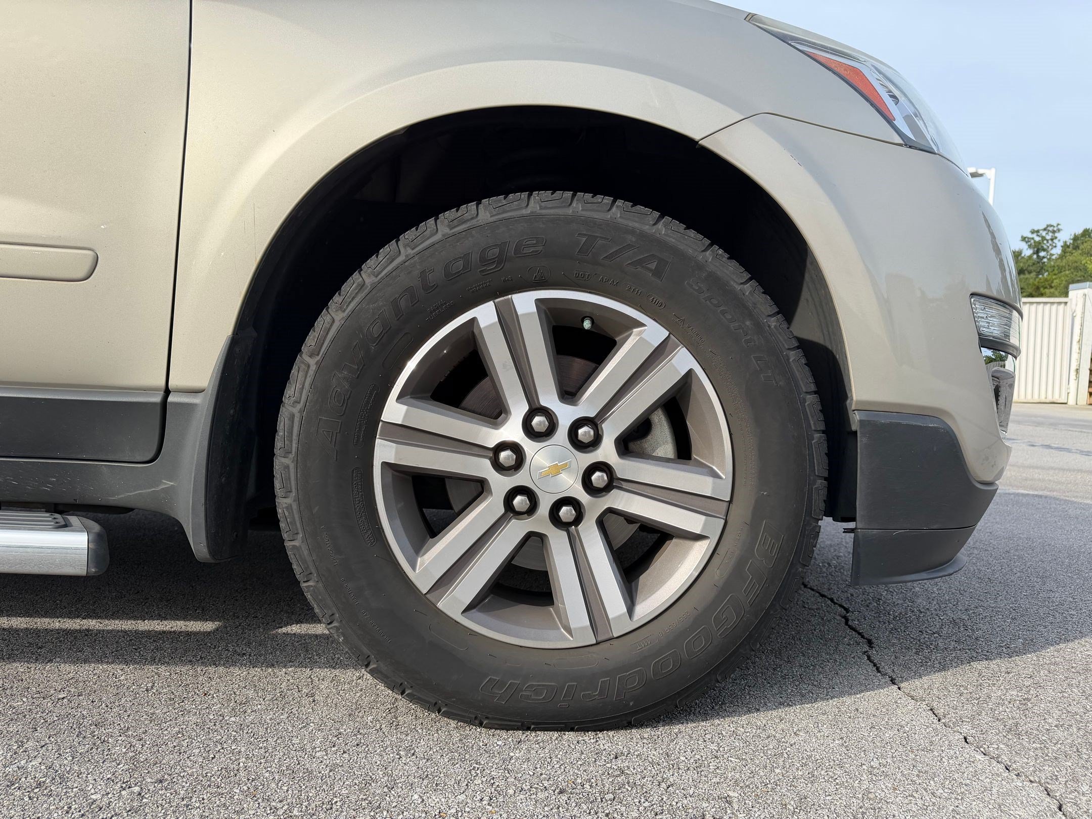 Used 2017 Chevrolet Traverse LT w/ Traveler's Package FWD image 8