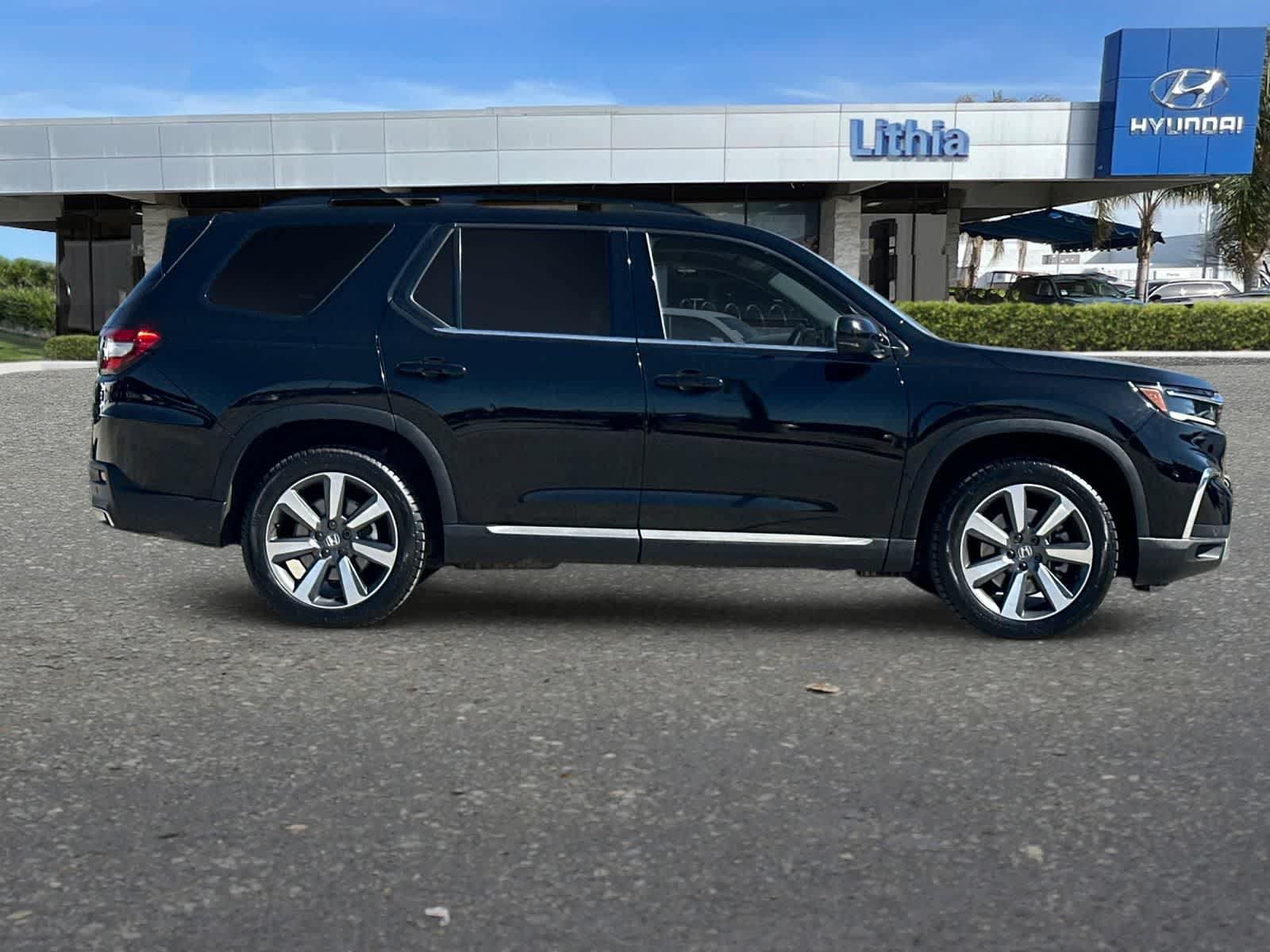 Used 2024 Honda Pilot Touring image 9