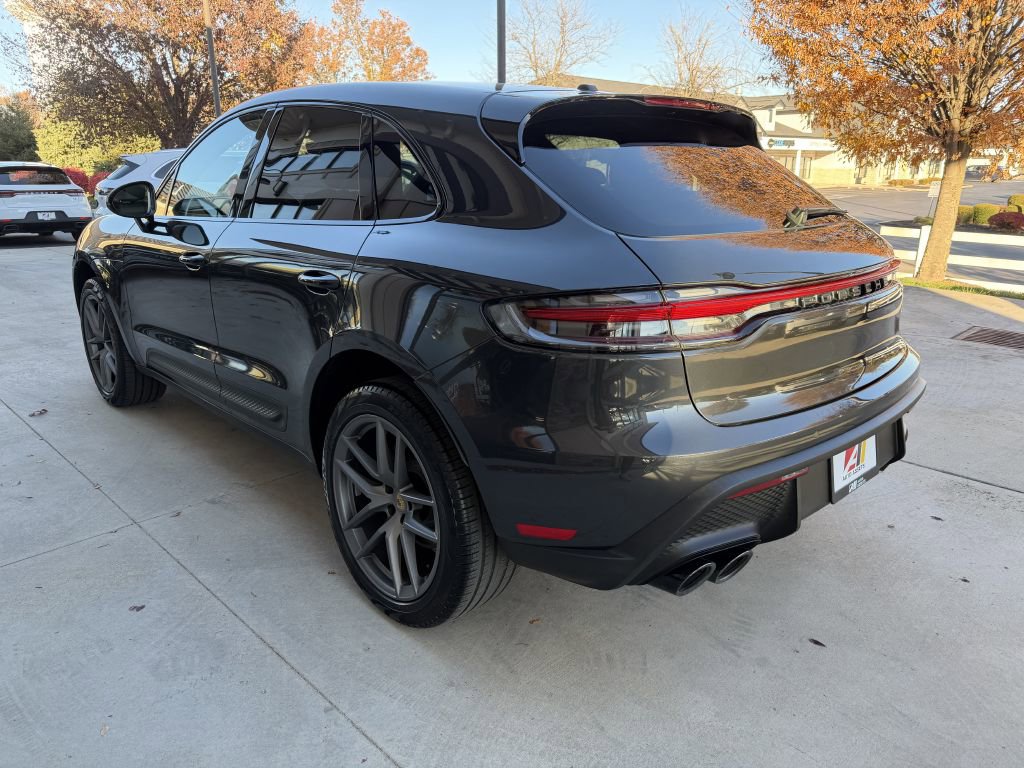 Used 2022 Porsche Macan w/ Premium Package image 7