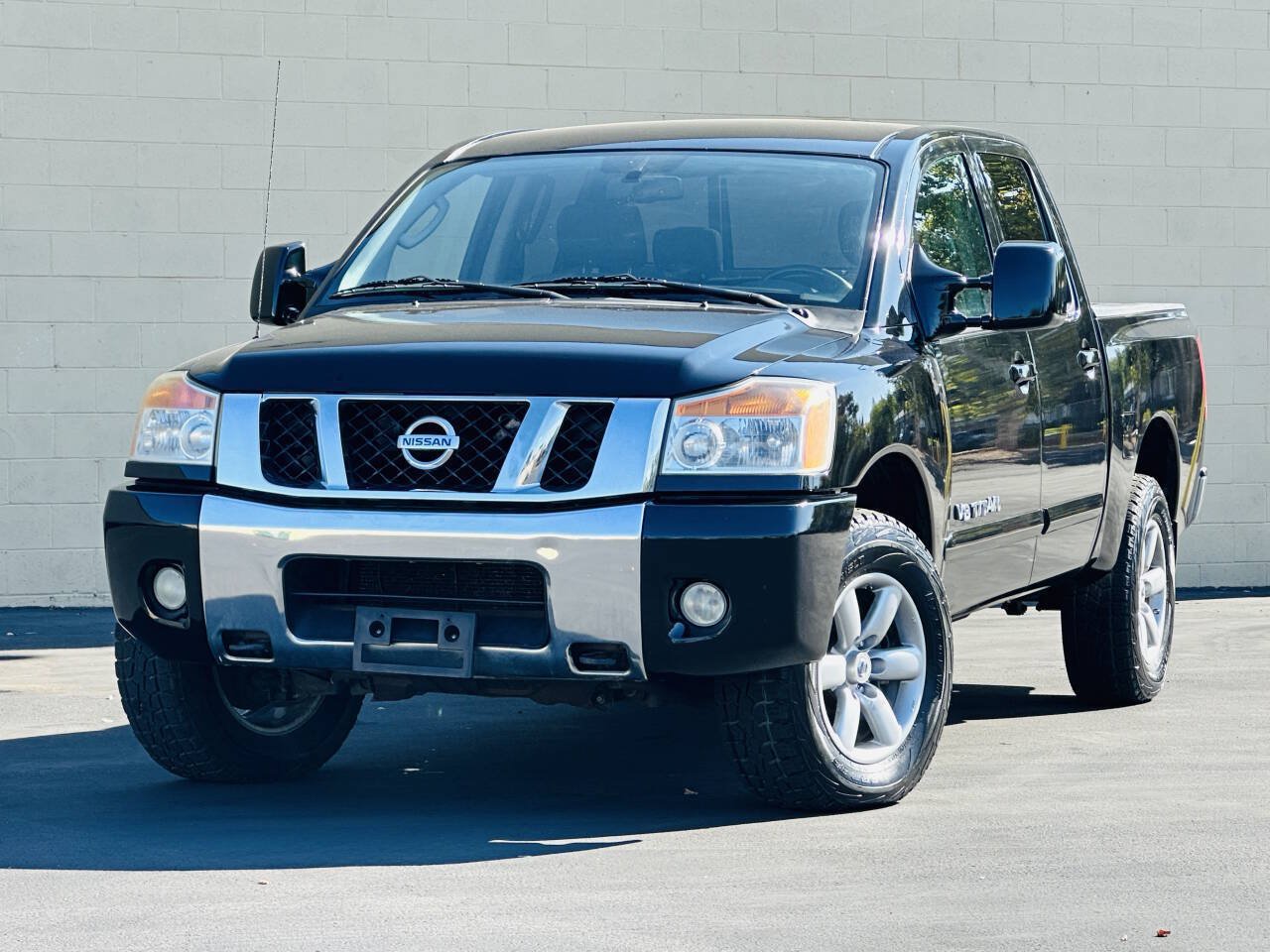 Used 2010 Nissan Titan SE w/ SE Value Truck Pkg AWD/4WD image 3